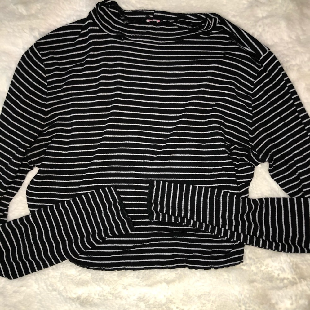 Long sleeve black/white stripped mock neck